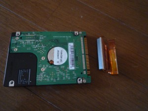 本体より取り外したハードディスク