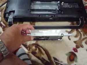 アダプターを外す