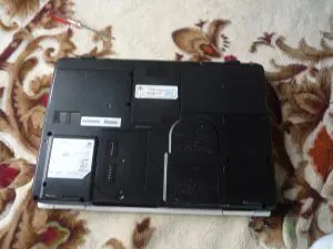 LIFEBOOK AH30/Eの裏側