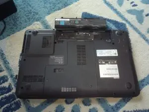 バッテリーを完全に外した写真