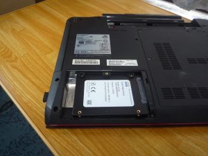 SSDをパソコン本体に収めた状態