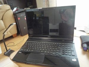 富士通LIFEBOOK AH40/K