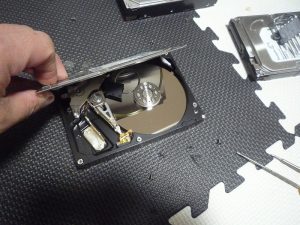 ハードディスク開封破壊