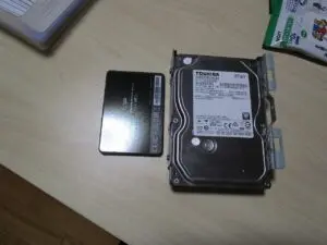 クローン済みにSSDと既存に内蔵ハードディスク