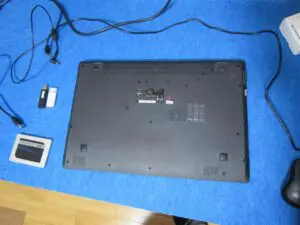 パソコンを裏返した状態