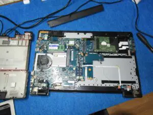 裏カバーを外した状態