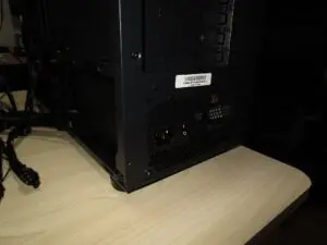 自作パソコン組み立て 電源BOXを取り付けた