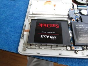既存のハードディスクは、SSDが換装されている。