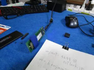 M.2 SSDを外して別のパソコンにつないでいる。