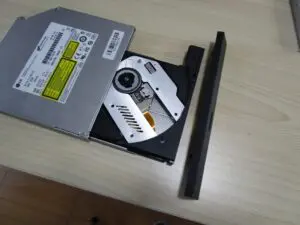 ベゼルを外す