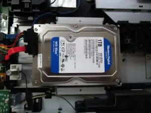 取り外したハードディスクの写真