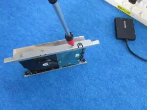 ハードディスクからマウンターを外している