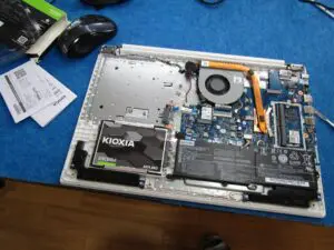 SSDを取り付ける