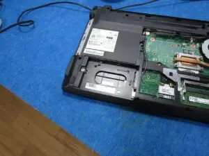 ハードディスクを外す