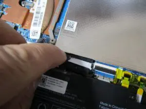 バッテリーケーブルを外す