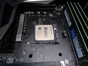 グリースをきれいに福取った写真　Ryzen３７００Xの文字が見える