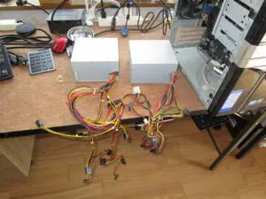 壊れて電源BOXと取り換え予定の電源BOX