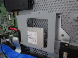 本体にSSDを取りつけた写真