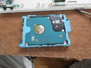 取り外したハードディスクの写真