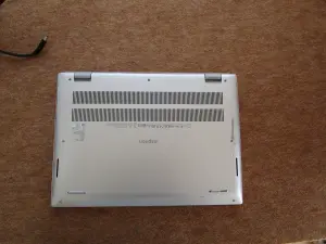 パソコンを裏返しにした状態
