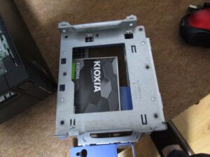 クローン済みの新しいSSDと交換した写真