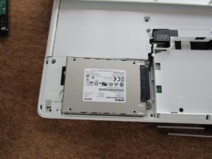 本体のSSDを取り付けた
