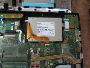 SSDを取り付ける