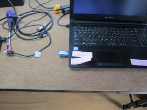 WindowsインストールUSBを挿す