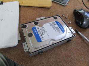 取り外したハードディスク