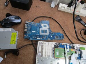 マザーボード単体で本体から取り出す