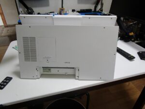 パソコンの裏面側から作業開始