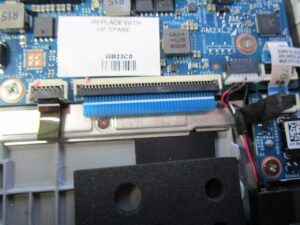 キーボード挿しこみフラットケーブル確認