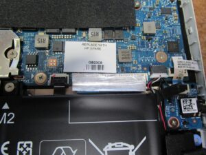 キーボードフラットケーブル　緩め防止の為。アルミテープで抜け防止対策
