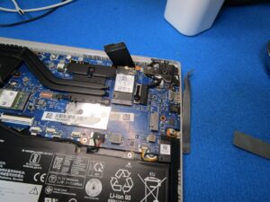起動ドライブSSDの写真 M.2 nvme 2242になります。