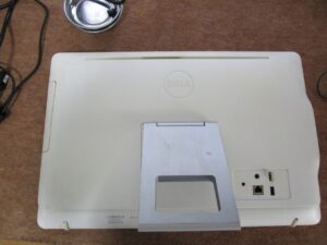 パソコンを裏側にする