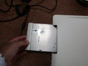 光学ドライブを外す