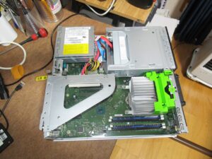 パソコン本体ケースを外した状態の写真