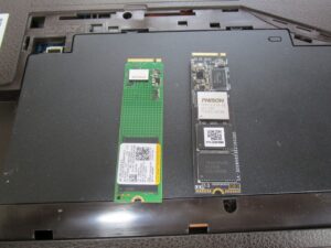 既存のSSDと新品のSSDの写真