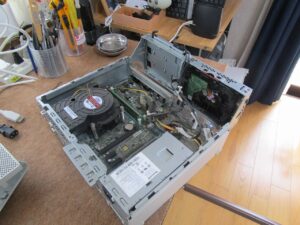 ハードディスクを取り出す。