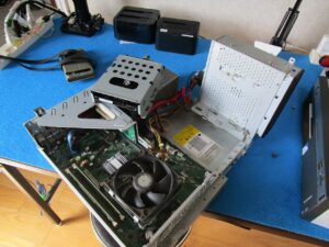 ハードディスクをマウンター事取り外す。