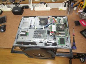 裏面のカバーを外した状態です。