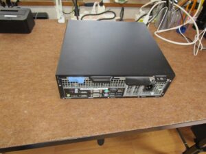 パソコン本体を寝かせた写真