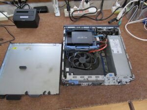 サイドカバーを外した写真