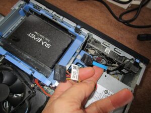 S-ATAケーブル 電源ケーブルを外す