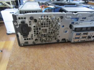 清掃前の電源BOXバックパネル