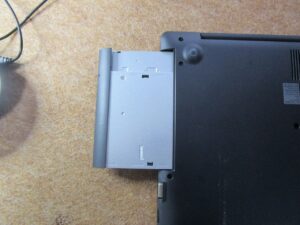 光学ドライブを外す