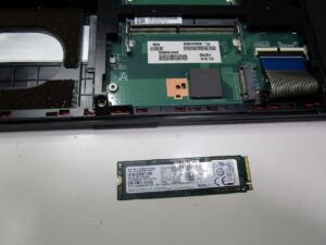 SSDを外す